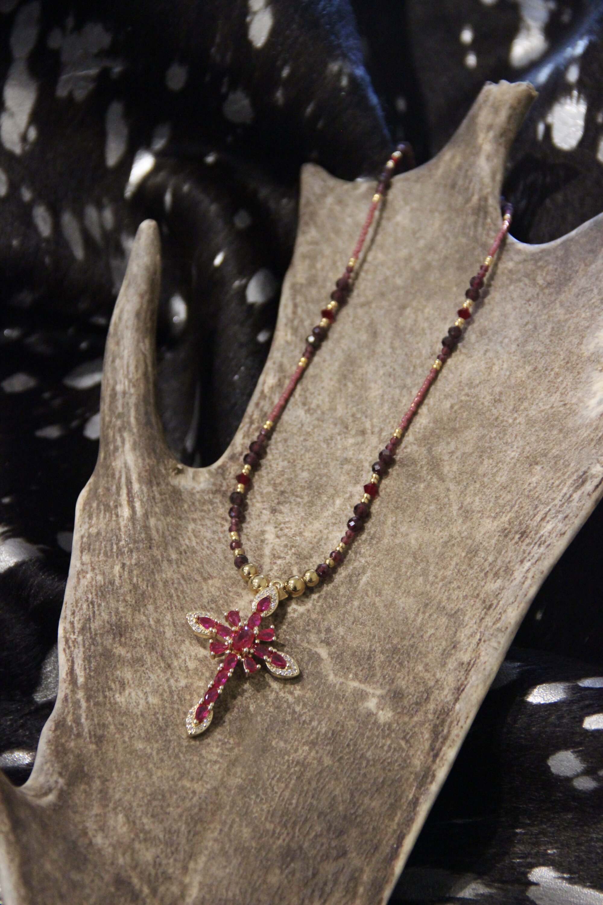 Collier croix strass & full grenat