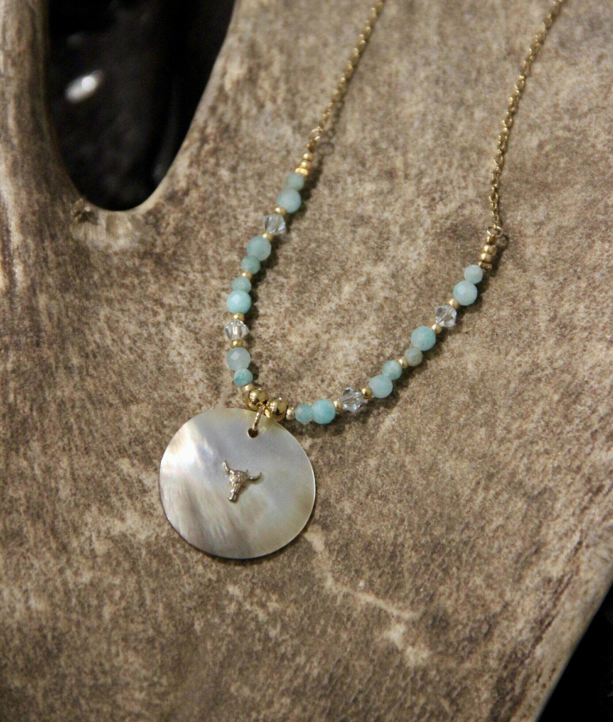 Collier SEMI amazonite & nacre taureau