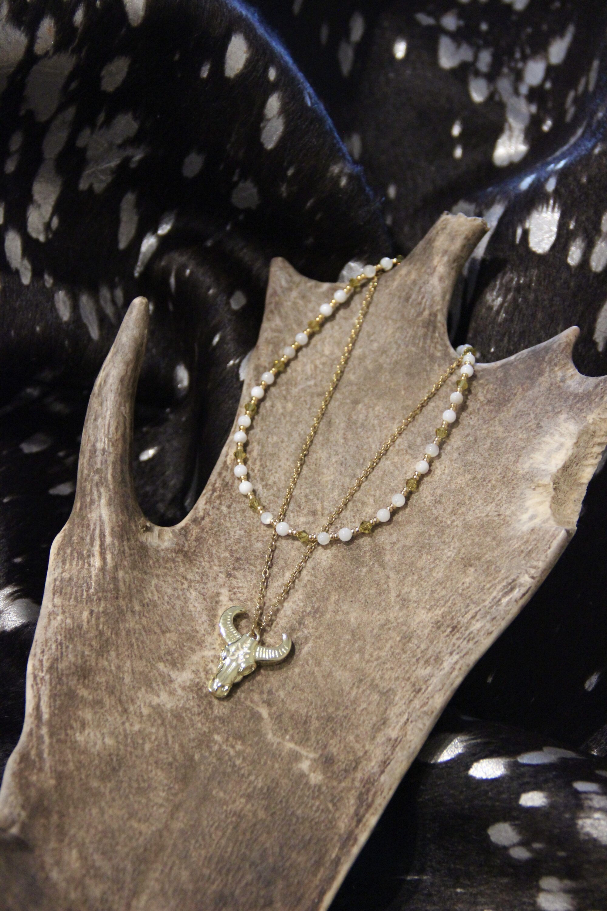 Collier double nacre & taureau